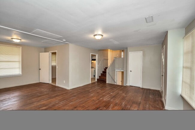 Building Photo - Don’t Miss This Beautifully Renovated Home...
