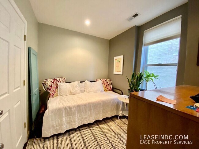 Building Photo - 1612 6th St NW