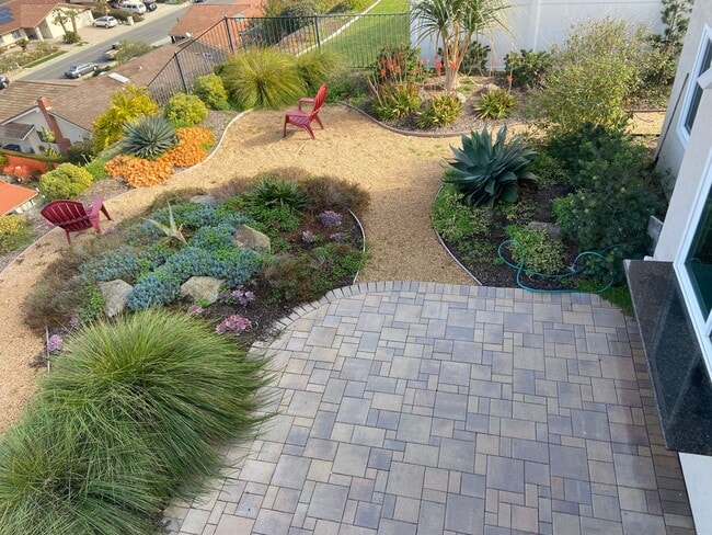 Building Photo - Updated 5 Bed, 3 Bath in Lomas Santa Fe Hi...