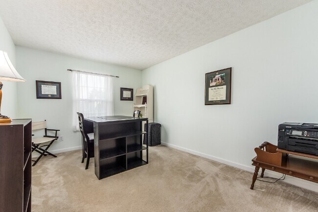 Building Photo - 902 Charleston Way Dr