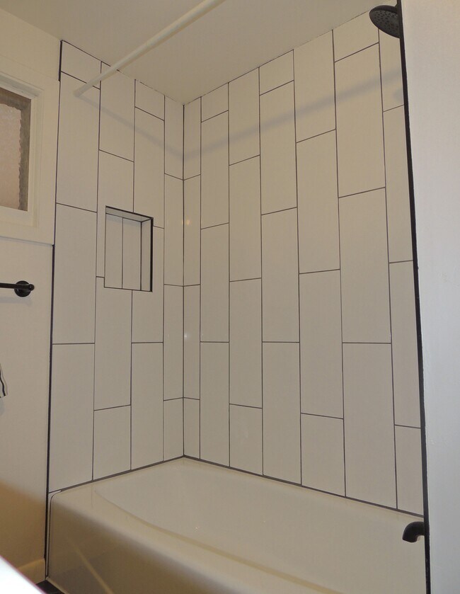 Building Photo - 831 26 Rd