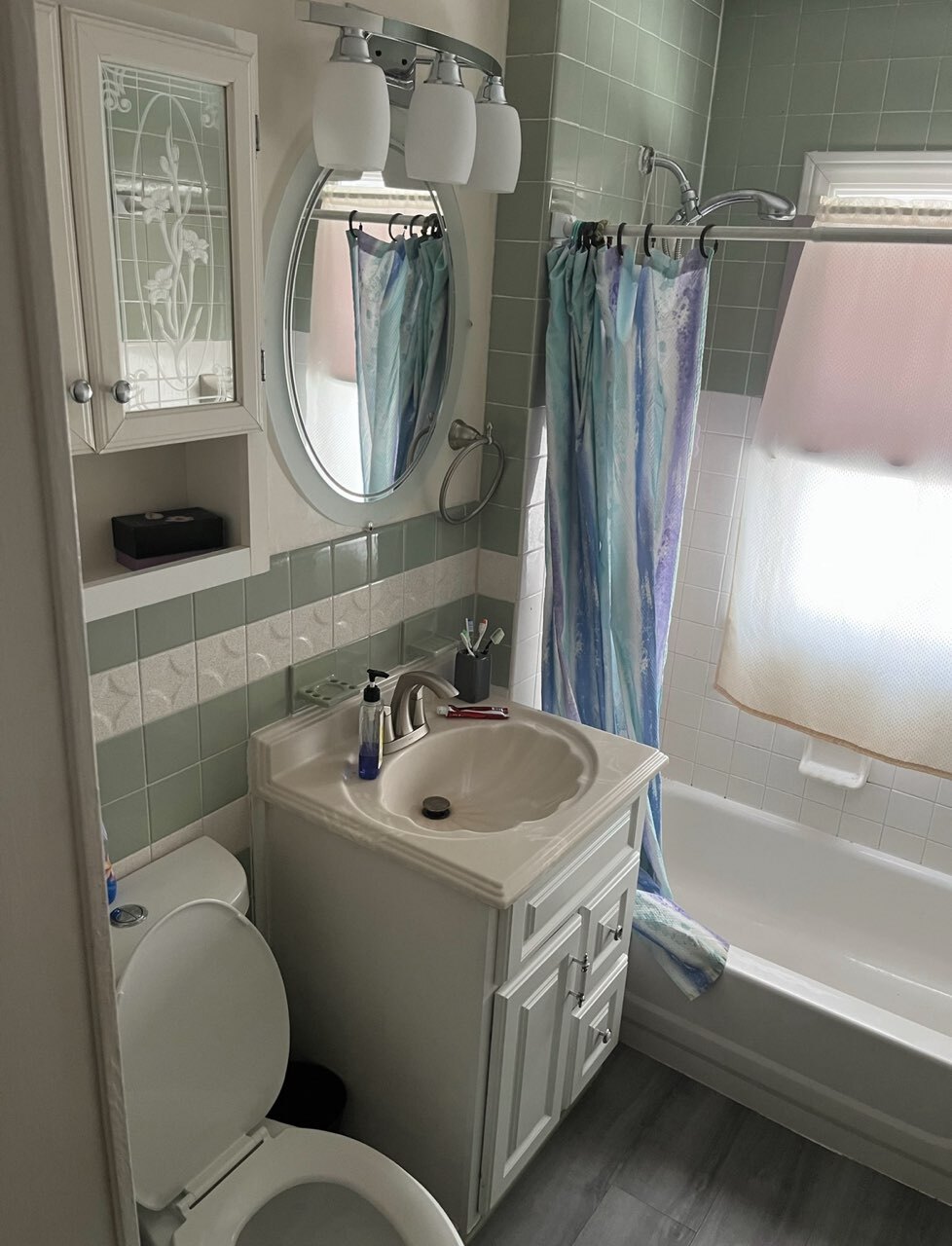 1 bath/shower - 210 Woodbine Ave