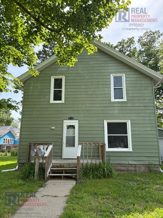 Building Photo - 112 N Clinton St