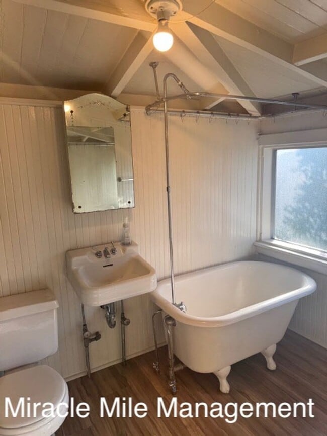 Building Photo - library