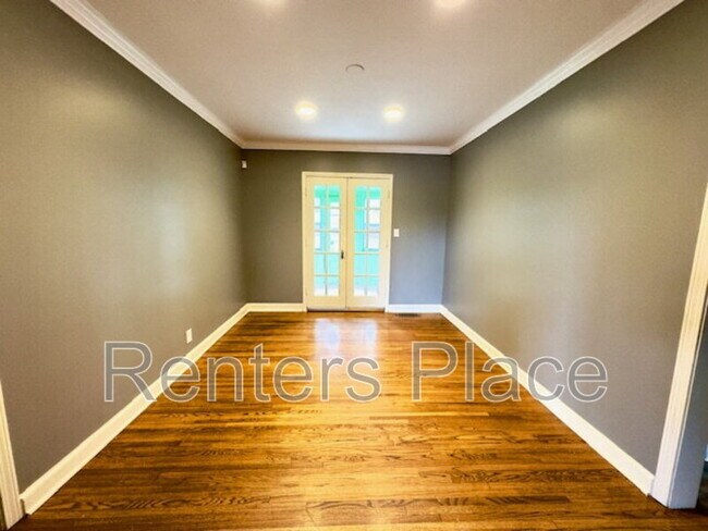 Building Photo - 2127 S Delaware Ct