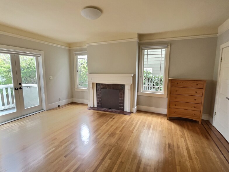 Bedroom without furnishings - 128 Ronada Ave