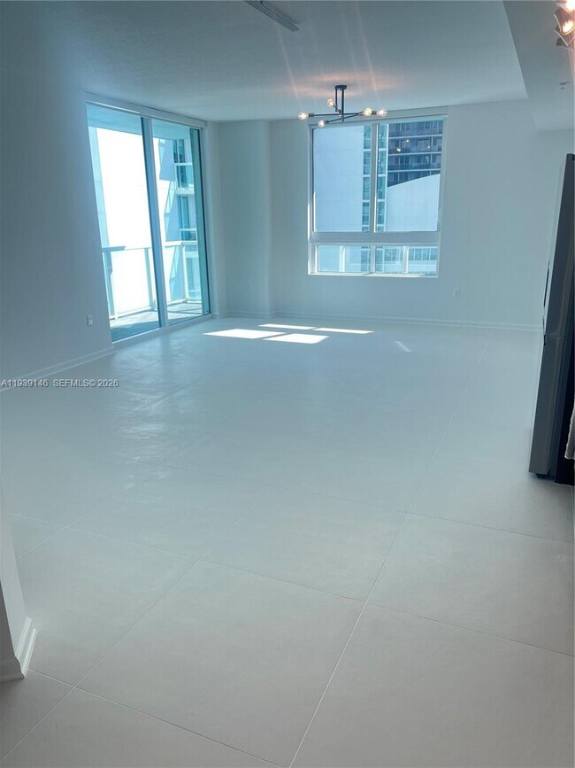 Building Photo - 1900 N Bayshore Dr