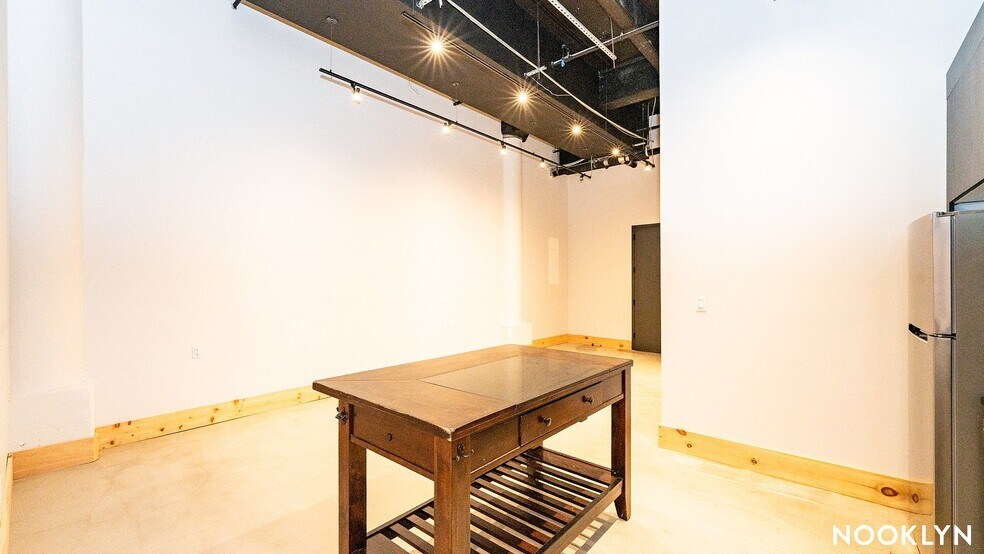 Building Photo - 255 18th St