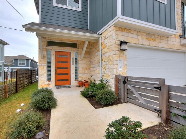 Building Photo - 2225 Maxwell Ln