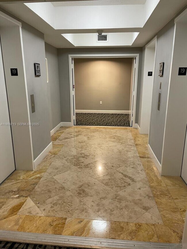 Building Photo - 170 SE 14th St