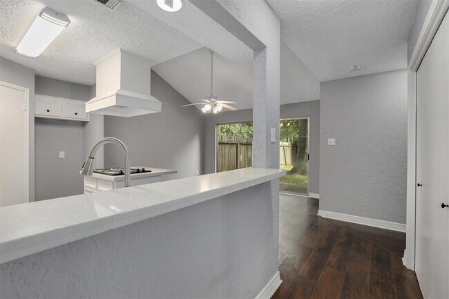 Building Photo - 13314 Ravensway Dr