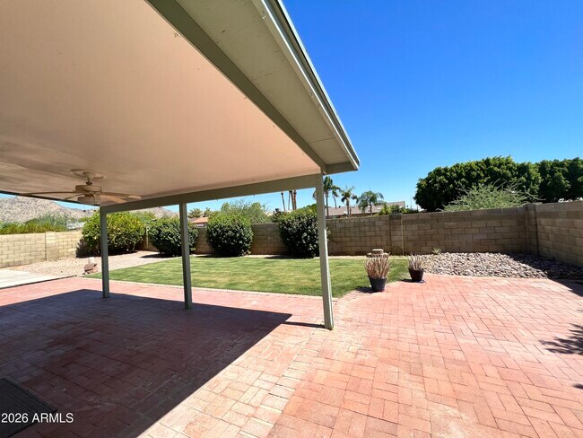 Building Photo - 4222 E Winnetka Dr