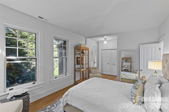 Building Photo - 609 Queens Rd