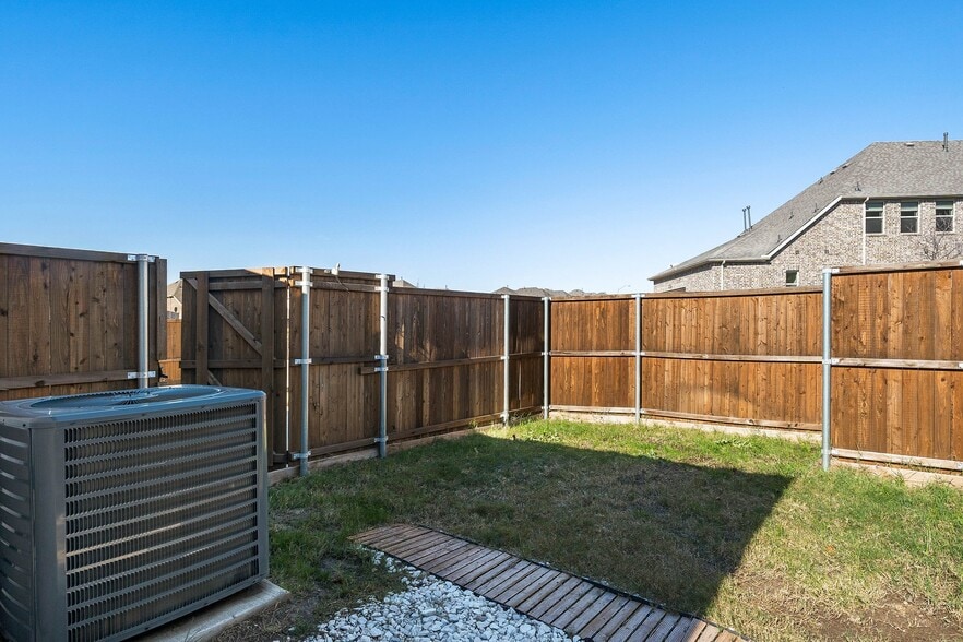 Building Photo - 8211 Agarito Way