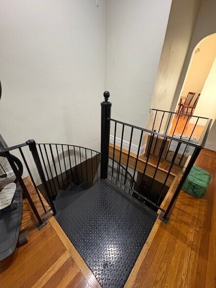 Building Photo - 25 Euston St