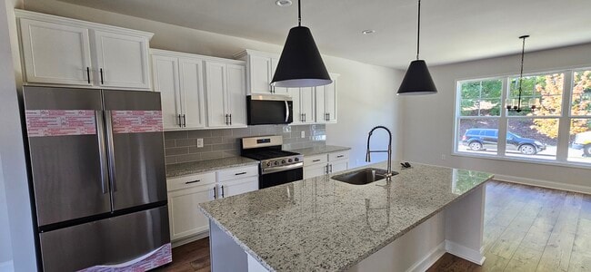 Building Photo - 1240 Ainsworth Alley