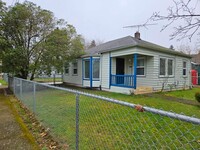 Building Photo - 2Bd/1Ba Single Story House - Available to ...