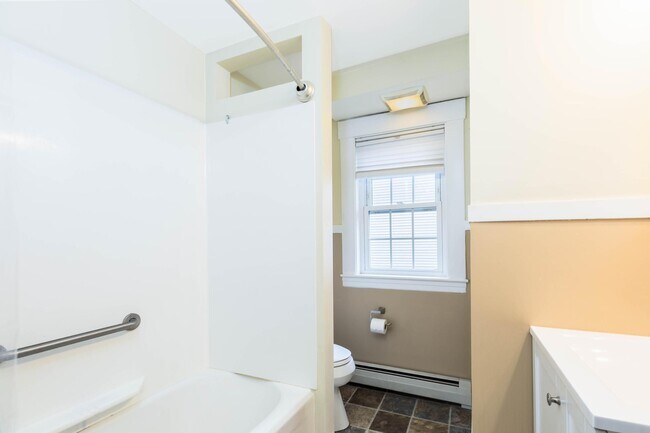 Building Photo - 709 Central Ave