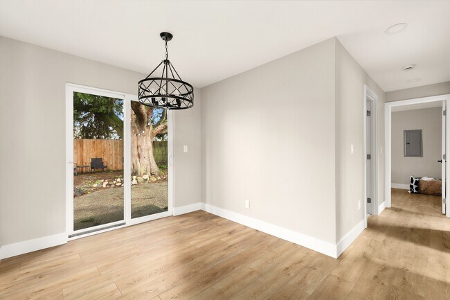 Building Photo - 1402 N 136th St