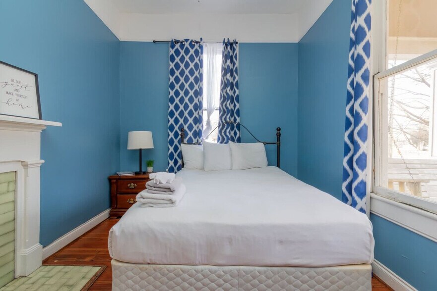 Building Photo - 737 3rd Ave