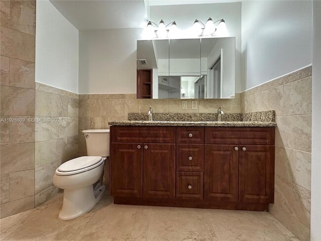 Building Photo - 2651 SE 19th Ct