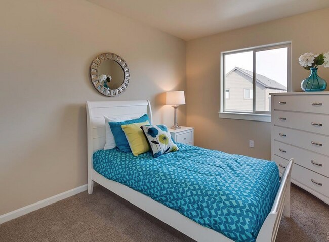 Building Photo - Stunning 3 Bed Home - Fenced Yard, Community Amenities & Pool!