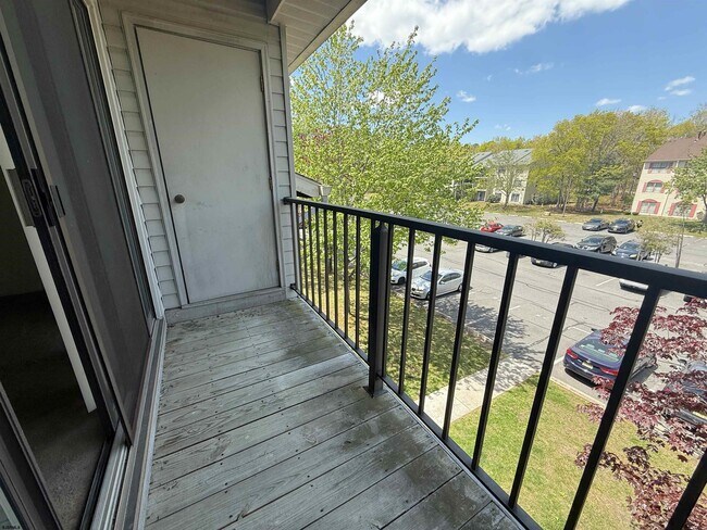 Building Photo - 81 Colonial Ct