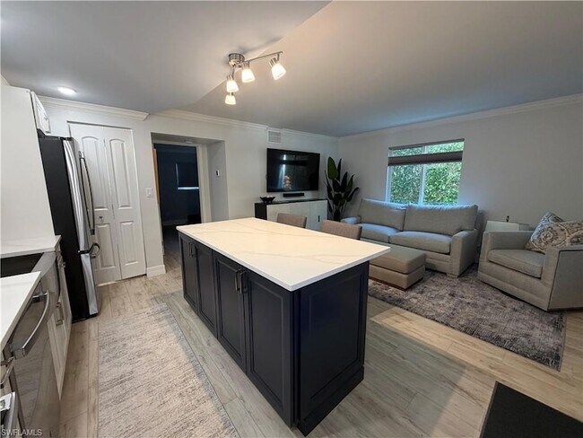 Building Photo - 960 7th St S