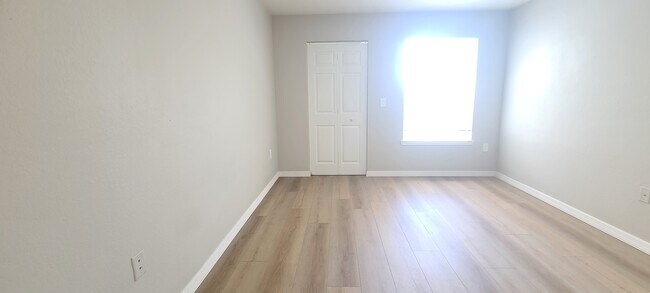 Building Photo - 940 Village Trail