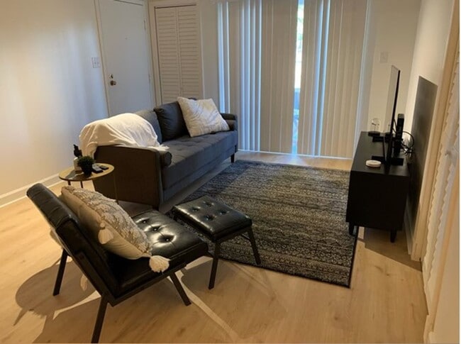 Building Photo - 4 Grand Hall