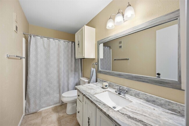 Building Photo - 10336 Briar Forest Dr