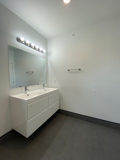 Building Photo - 756 N 38th St