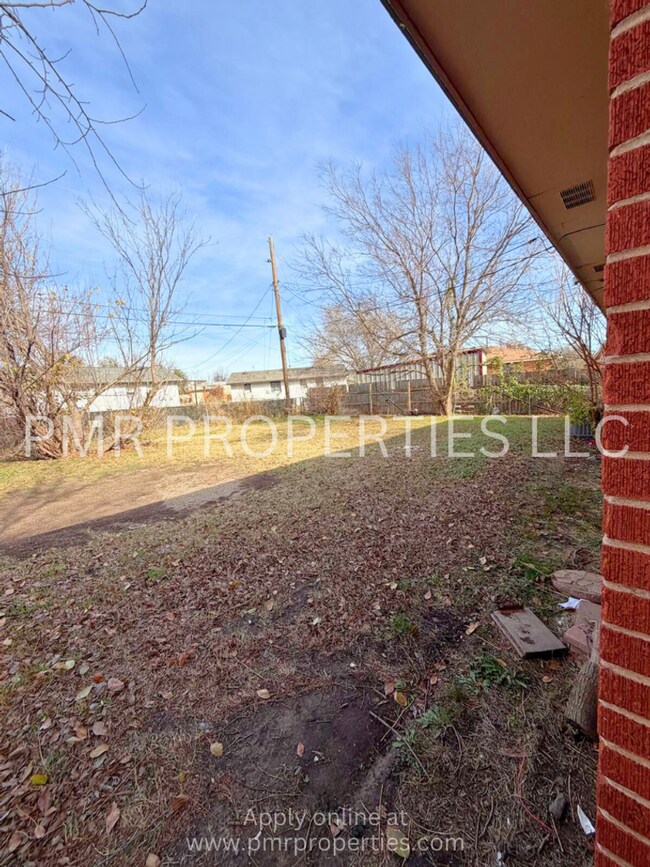 Building Photo - 3 Bed / 1 Bath House