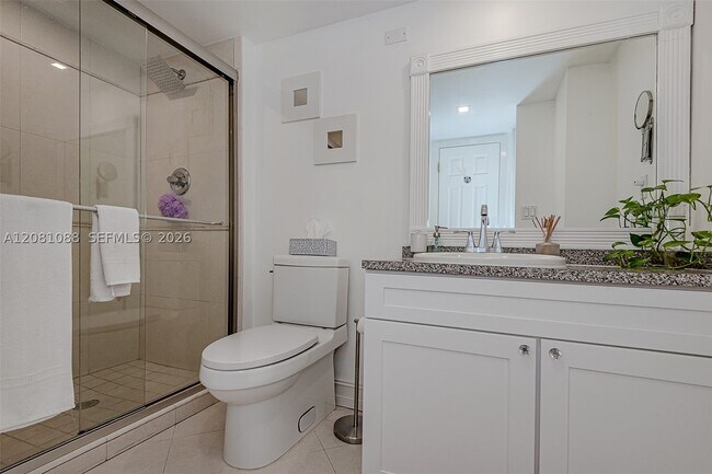 Building Photo - 3475 N Country Club Dr