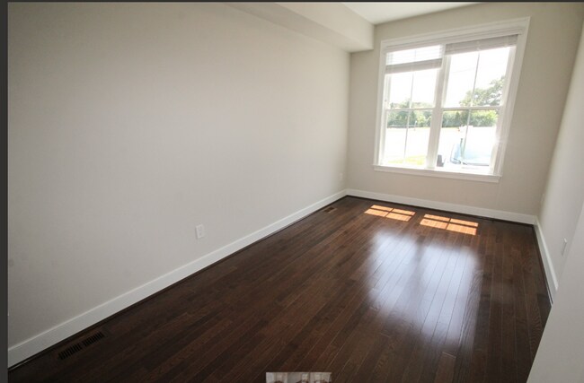 Building Photo - 1505 W Cary St