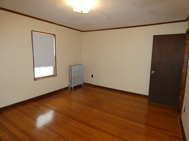 Building Photo - 58 Monument St