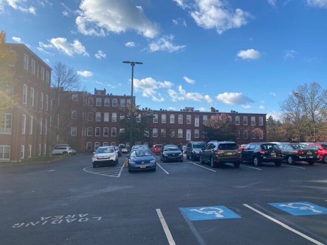 Building Photo - 917 Columbia Ave