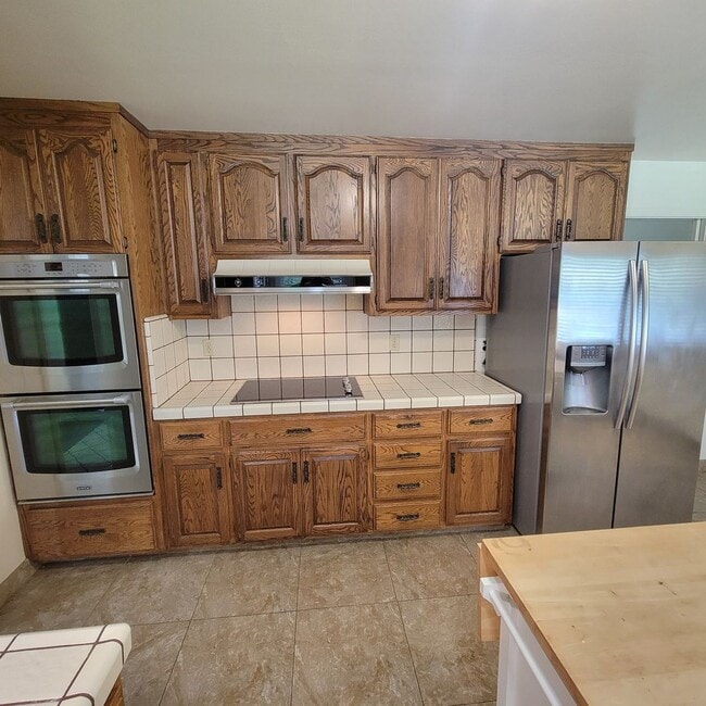 Building Photo - Well-Maintained Redwood City Home with Bonus Room & Private Yard