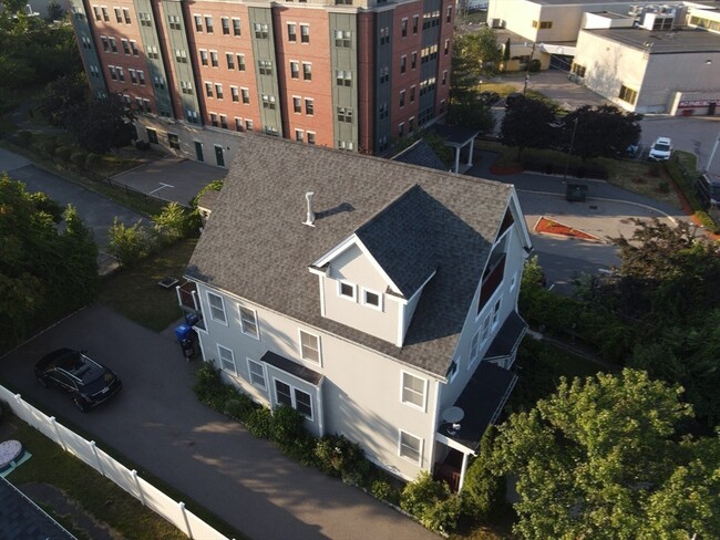 Building Photo - 8 Beechwood St