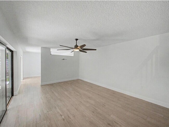 Building Photo - 502 5th Terrace