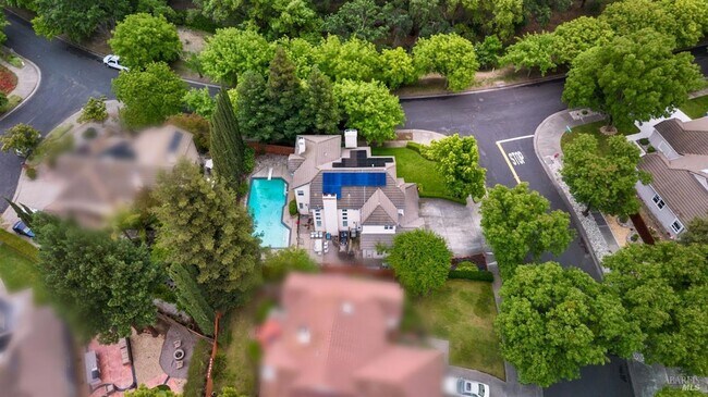 Building Photo - 3500 Crownridge Dr