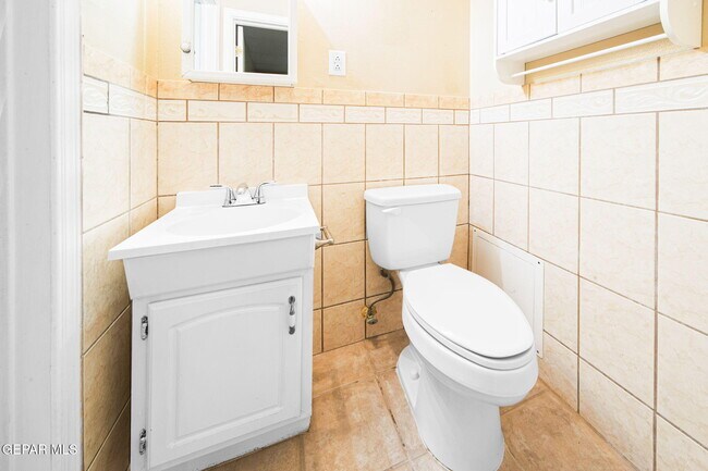 Building Photo - 5656 Kensington Cir