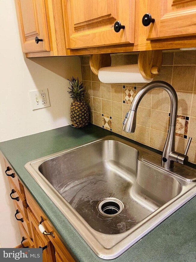 Building Photo - 201 Village Walk