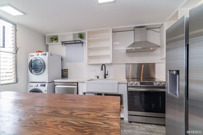 Building Photo - Upgraded 2BR 1BA 1PARKING near Waikiki & UH Manoa! Dishwasher & Washer/Dryer In Unit!