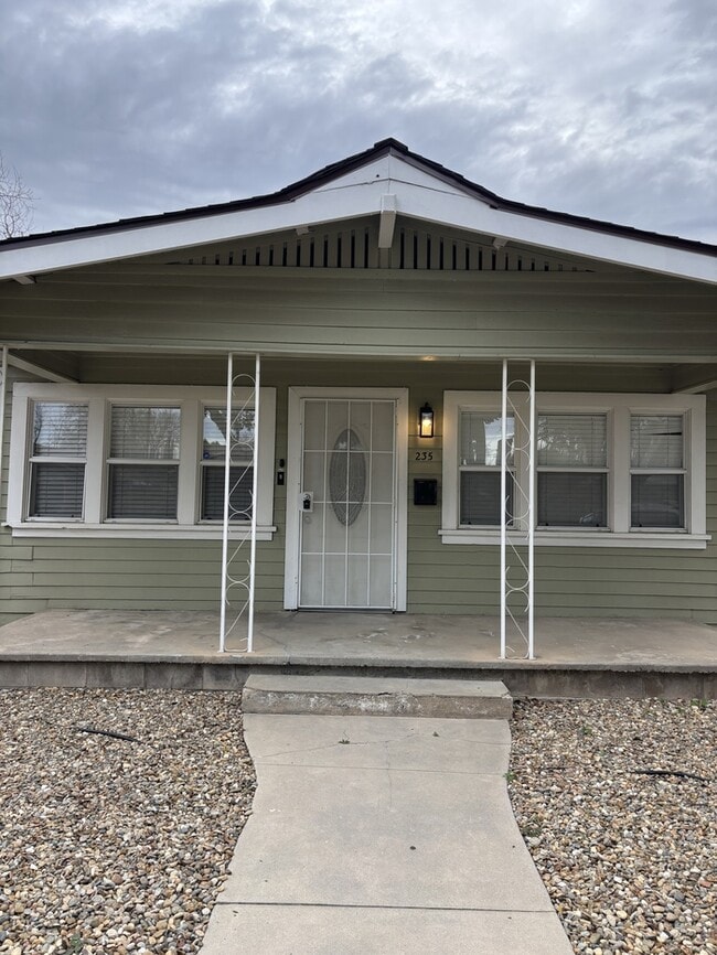 Building Photo - Adorable 2-bedroom, 1-bath cozy home in the heart of Modesto