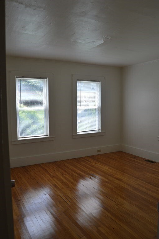 Building Photo - 26 E Main St