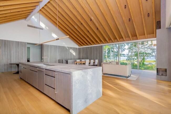 Building Photo - 47L S Ferry Rd