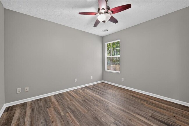 Building Photo - 437 Waterbury Way