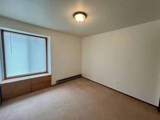 Building Photo - 1130 Hemlock Ct