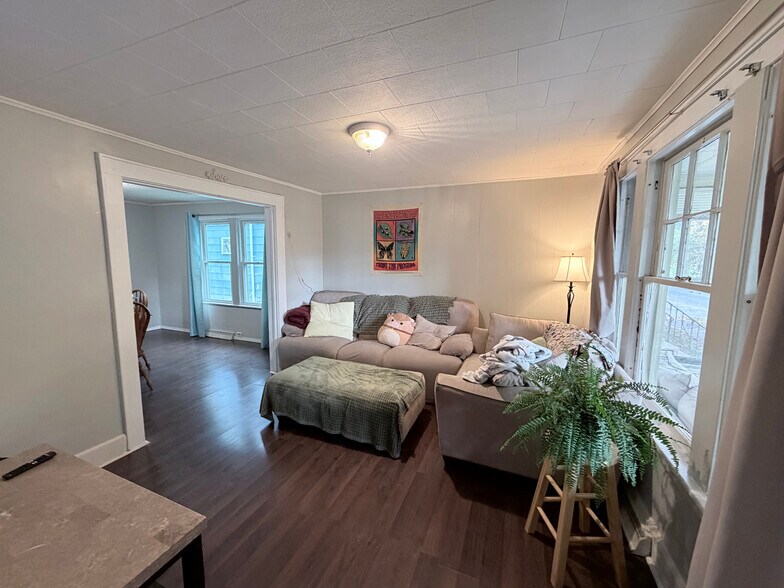 Building Photo - 1202 Churchill Ave